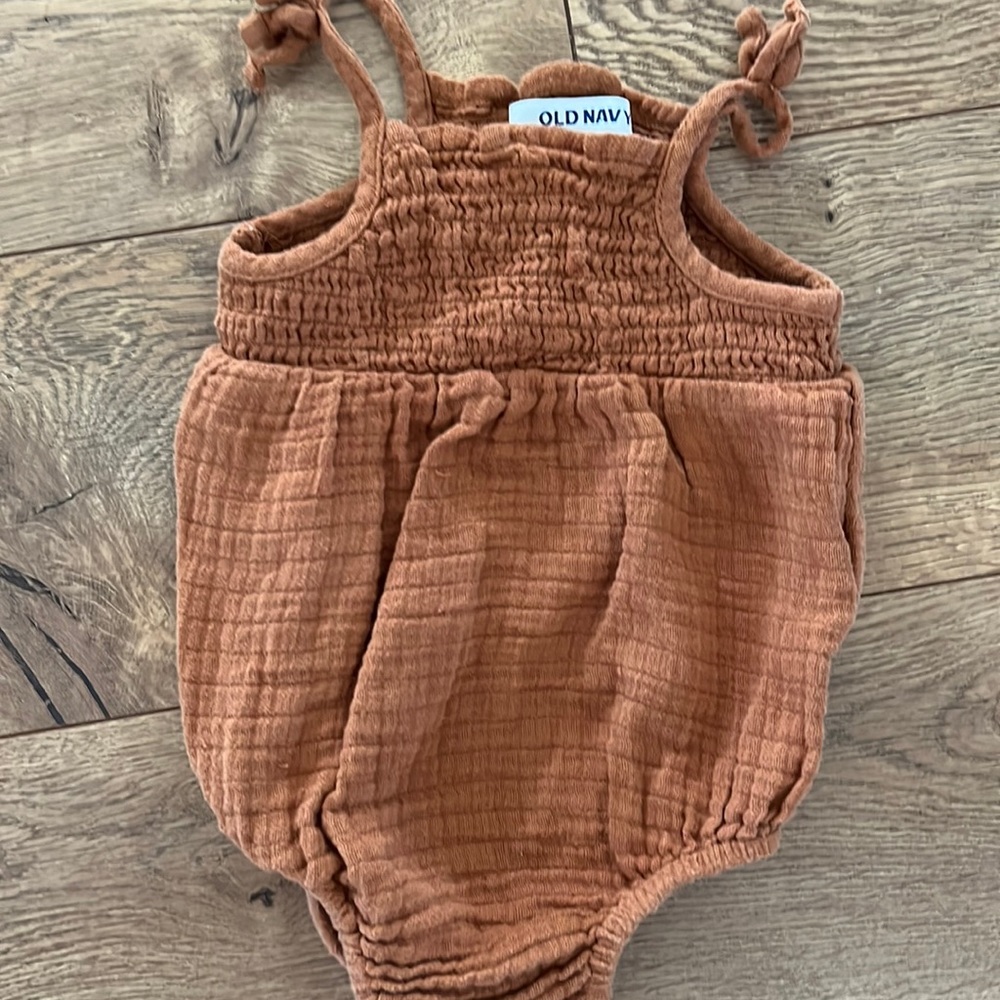 Old navy clay soft Muslin bubble romper